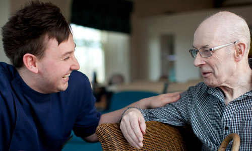 Young person talking with an elderly person